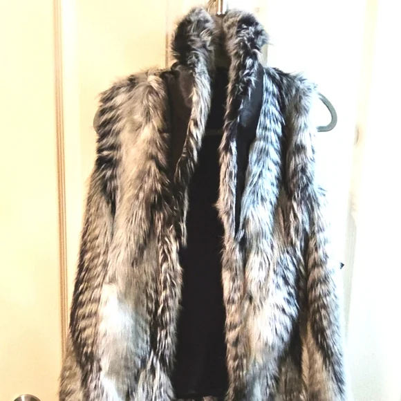 Black and White Striped Fur Vest - Picture 6 of 7